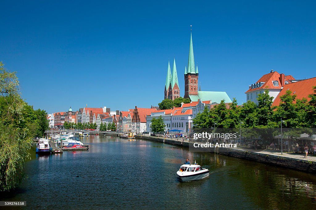 Malerwinkel with view over the Labecker Marienkirche