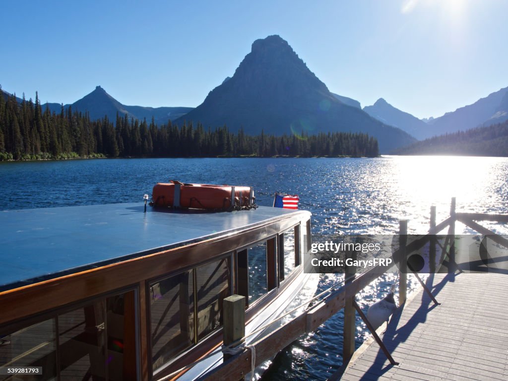 Parque nacional do glaciar dois medicamento Lago histórico de Barco de Turismo Sinopah