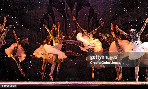 The dancers of the Kiev Modern Ballet perform during the dress rehearsal of a new choreography of the classic ballet 'El cascanueces' by Radu...