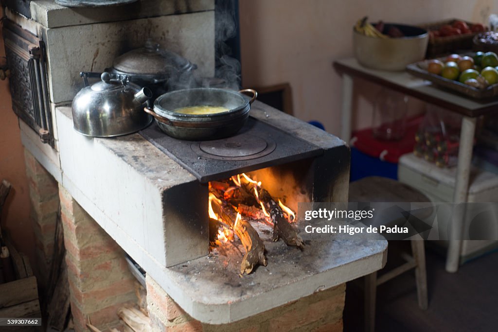 Cooking In Clay Pans On A Wood Stove In An Old House In The Mountains  High-Res Stock Photo - Getty Images