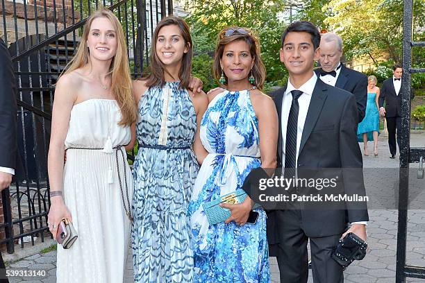 Shafi Rangsaz Shafi Roepers Photos and Premium High Res Pictures - Getty Images
