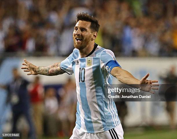 Lionel Messi of Argentina celebrates his second goal against Panama during a match in the 2016 Copa America Centenario at Soldier Field on June 10,...