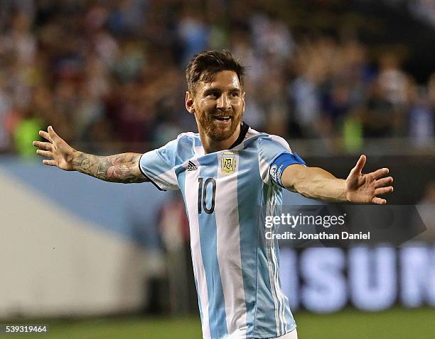 Lionel Messi of Argentina celebrates his second goal against Panama during a match in the 2016 Copa America Centenario at Soldier Field on June 10,...