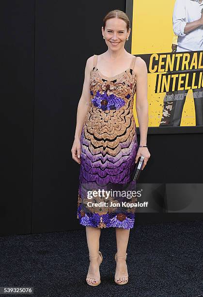Actress Amy Ryan arrives at the Los Angeles Premiere "Central Intelligence" at Westwood Village Theatre on June 10, 2016 in Westwood, California.