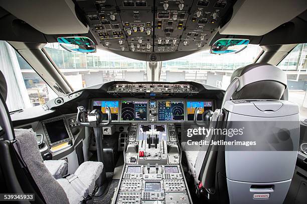 airplane cockpit - aeroplane dashboard stock pictures, royalty-free photos & images