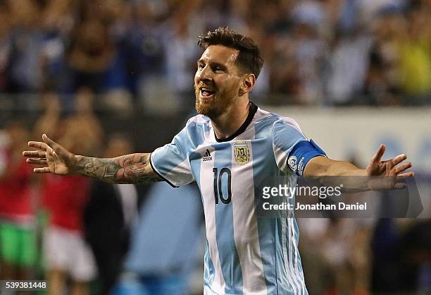 Lionel Messi of Argentina celebrates his second goal against Panama during a match in the 2016 Copa America Centenario at Soldier Field on June 10,...