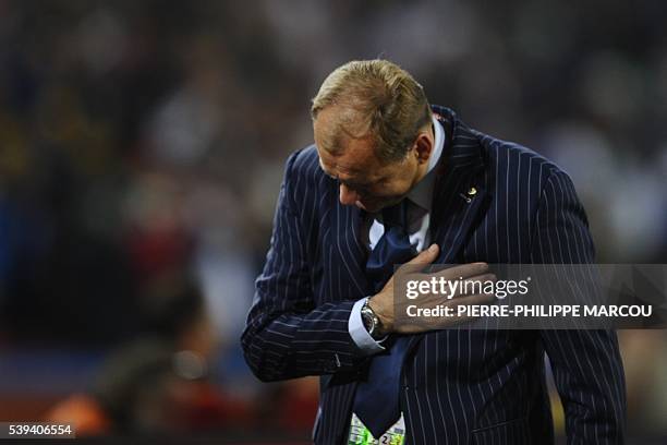 Slovakia's coach Vladimir Weiss reacts during their Group F first round 2010 World Cup football match on June 24, 2010 at Ellis Park stadium in...