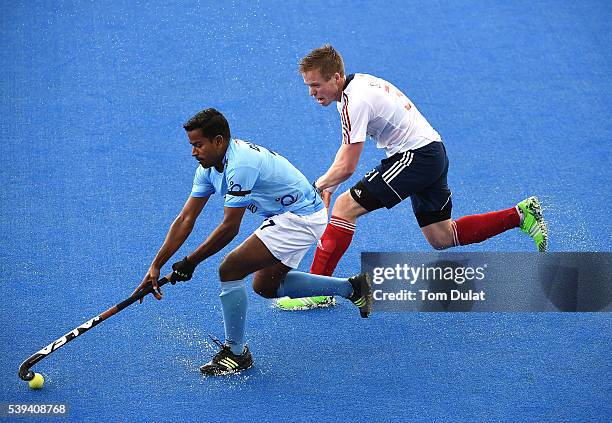 Danish Mujtaba of India and Ian Sloan of Great Britain in action during day two of the FIH Men's Hero Hockey Champions Trophy 2016 match between...