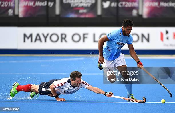 Manpreet Singh of India and Simon Mantell of Great Britain in action during day two of the FIH Men's Hero Hockey Champions Trophy 2016 match between...