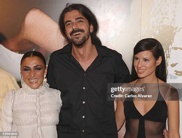 Actresses Candela Pena , Micaela Alvarez and director Fernando Leon de Aranoa arrive at the Spanish premiere of the "Princesas" at the Palacio de la...