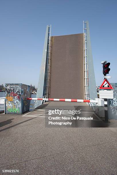 mr jj van der veldebrug drawbridge in amsterdam - open city bildbanksfoton och bilder