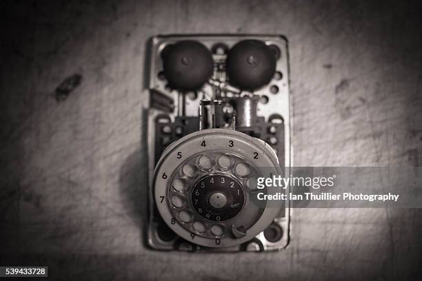 retro telephone - candlestick phone - fotografias e filmes do acervo