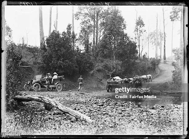 Horse-drawn cart and an automobile stopped on the way to Bulga Plateau, New South Wales, 1913 [picture]. [nla.pic-vn6303962]