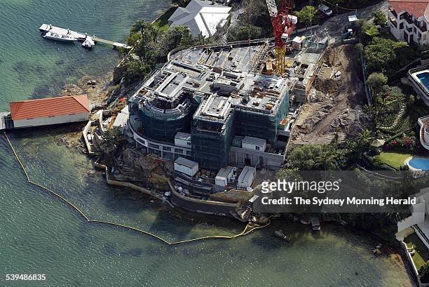 Aerial of contruction of John Symond's Wingadal Place Point Piper mansion, 2 September 2004 SMH Picture by ROBERT PEARCE