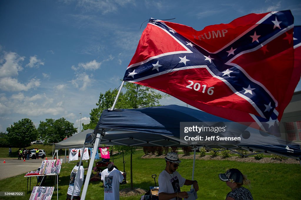 GOP Presidential Candidate Donald Trump Campaigns In Western Pennsylvania