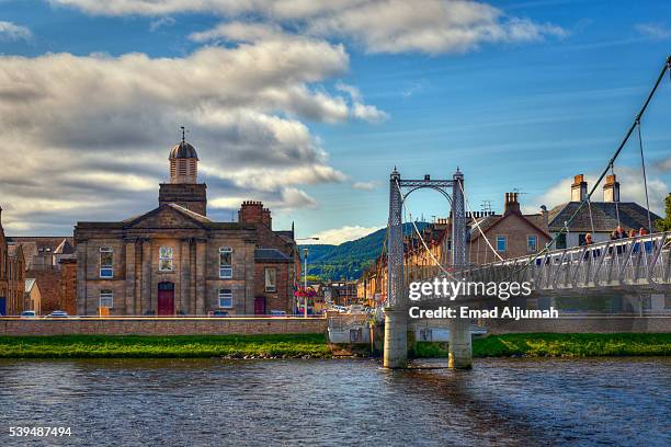 greig street bridge, inverness, scotland - inverness scotland photos et images de collection