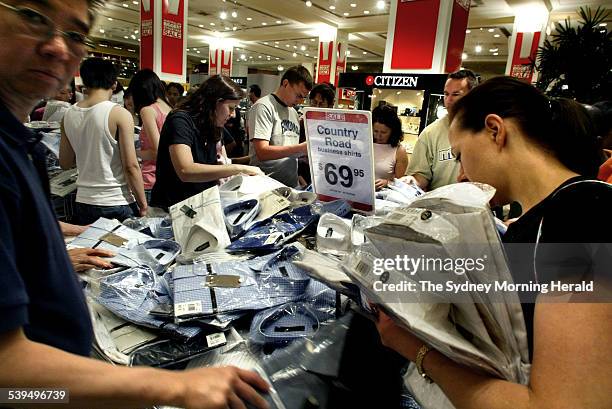 Crowds go on a shopping frenzy at the post christmas sales at Myer in Sydney on 27 December 2004 SMH NEWS Picture by BEN RUSHTON