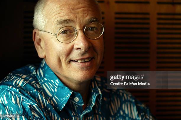 Dr Karl Kruszelnicki in the Triple J studios, ABC Ultimo, 21 October 2004. SHD Picture by STEVE BACCON