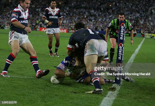 Bulldogs player Matt Utai scores during the Grand Final between the Sydney Roosters and the Canterbury Bankstown Bulldogs at Telstra Stadium on 3...