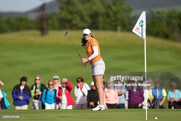 Olivia Mehaffey of Great Britain & Ireland watch her putt on the 14th hole during the Afternoon Fourballs on Day 2 of the Curtis Cup on June 11, 2016...