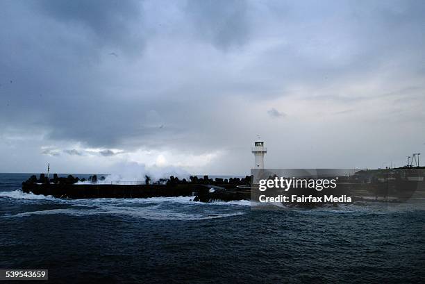 Reakwall 179 Breakwall Stock Photos, High-Res Pictures, and Images - Getty Images