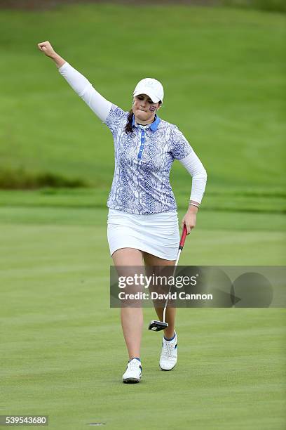 Olivia Mehaffey of the Great Britain and Ireland team holes a crucial par putt on the 16th green in her match against Hannah O'Sullivan of the United...