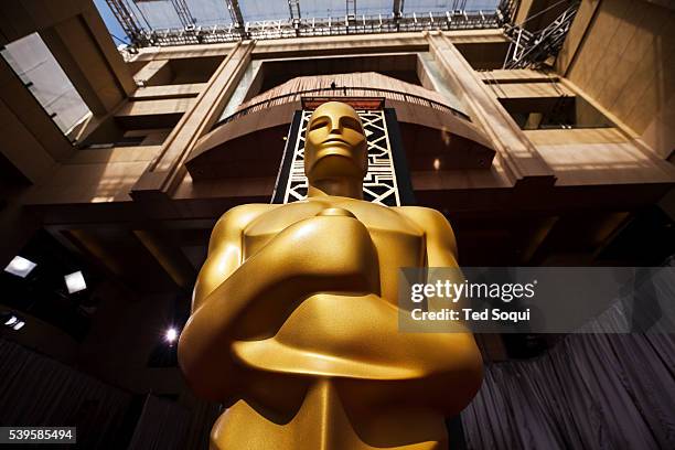 Golden R Statue Golden Statue Award Photos and Premium High Res Pictures - Getty Images