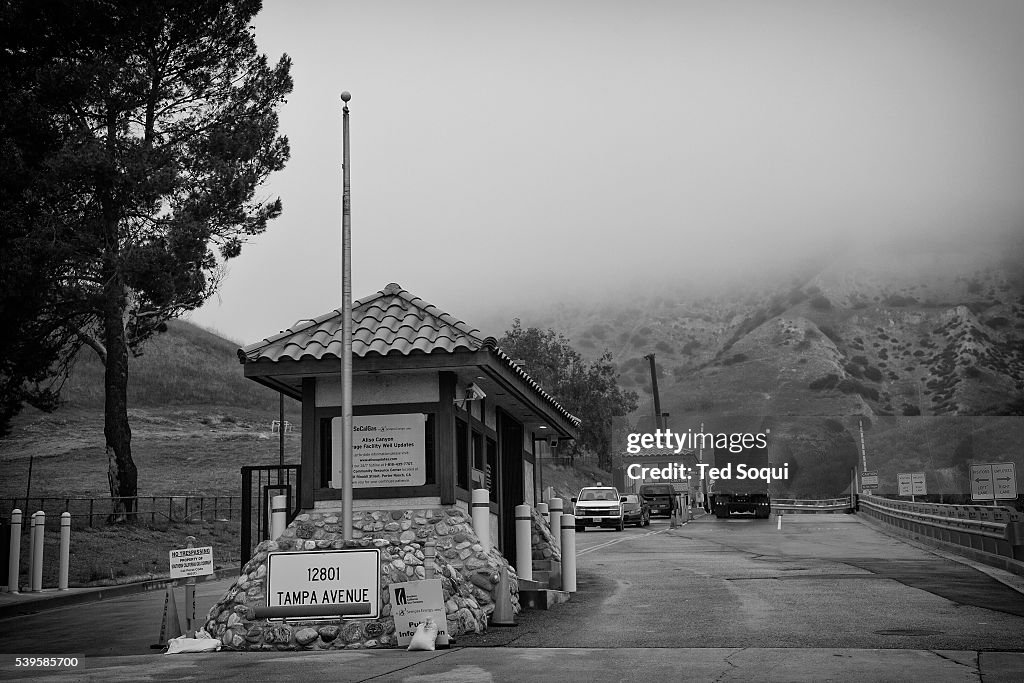 Port Ranch The Porter Ranch area of Los Angeles is now a ghost town. Over 2500 ...