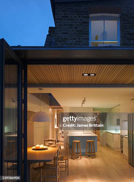kitchen extension - mehrfamilienhaus modern stock-fotos und bilder