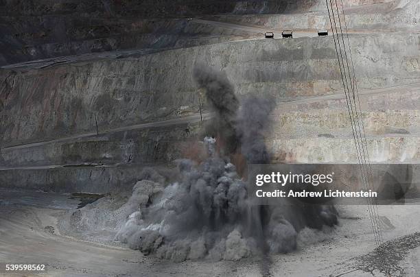 Small Explosion Photos and Premium High Res Pictures - Getty Images