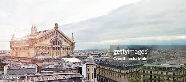 edificios parisino - ópera de garnier fotografías e imágenes de stock