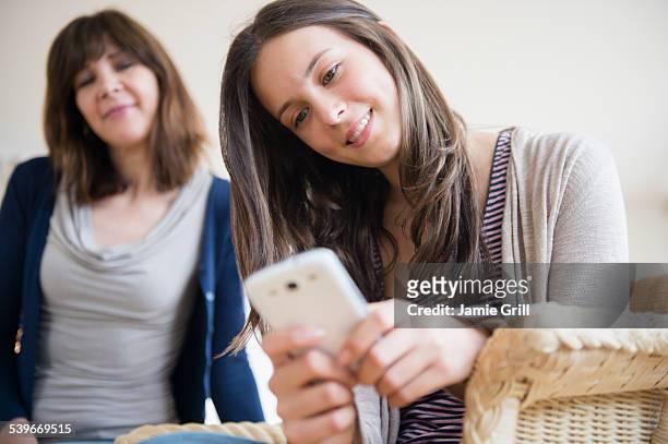 usa, new jersey, mom spying her teenage daughter (14-15) - 14 year old brunette girl stock pictures, royalty-free photos & images
