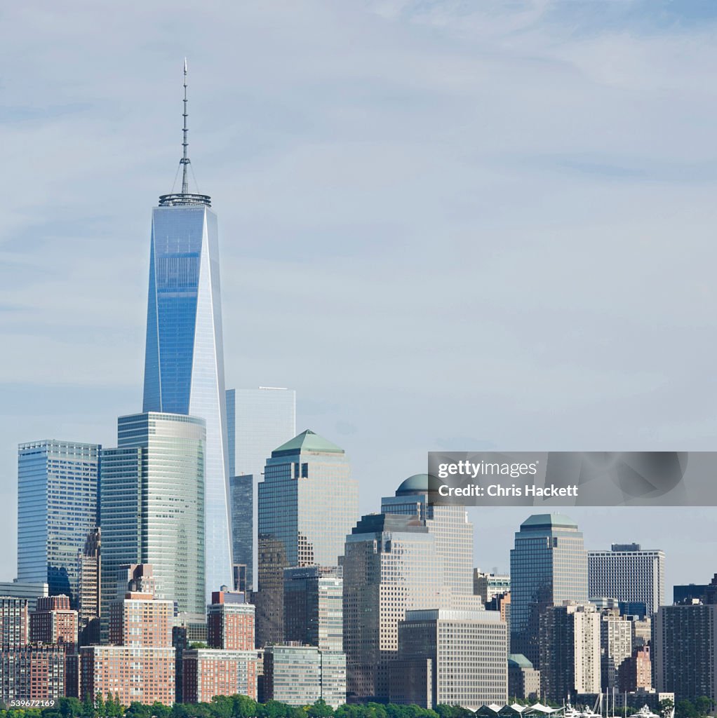 USA, New York, New York City, Manhattan skyline with One World Trade Center building