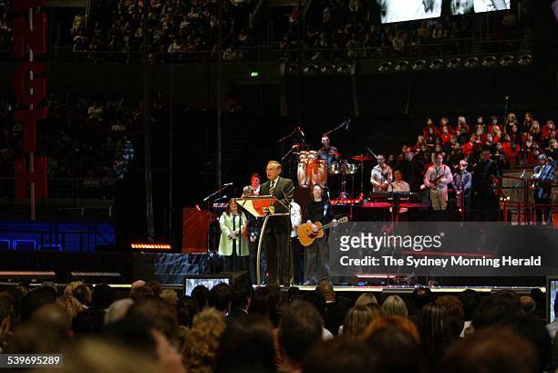 Premier Bob Carr delivers an address at the opening ceremony for the annual Hillsong convention held at the Sydney Superdome at Homebush Bay, 4 July...