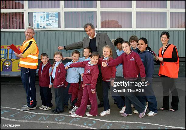 Teachers and Students of Coatesville Primary school in East Bentleigh with Rob Moody, the Chief Executive of Vic Health on the 'Walking school Bus'...