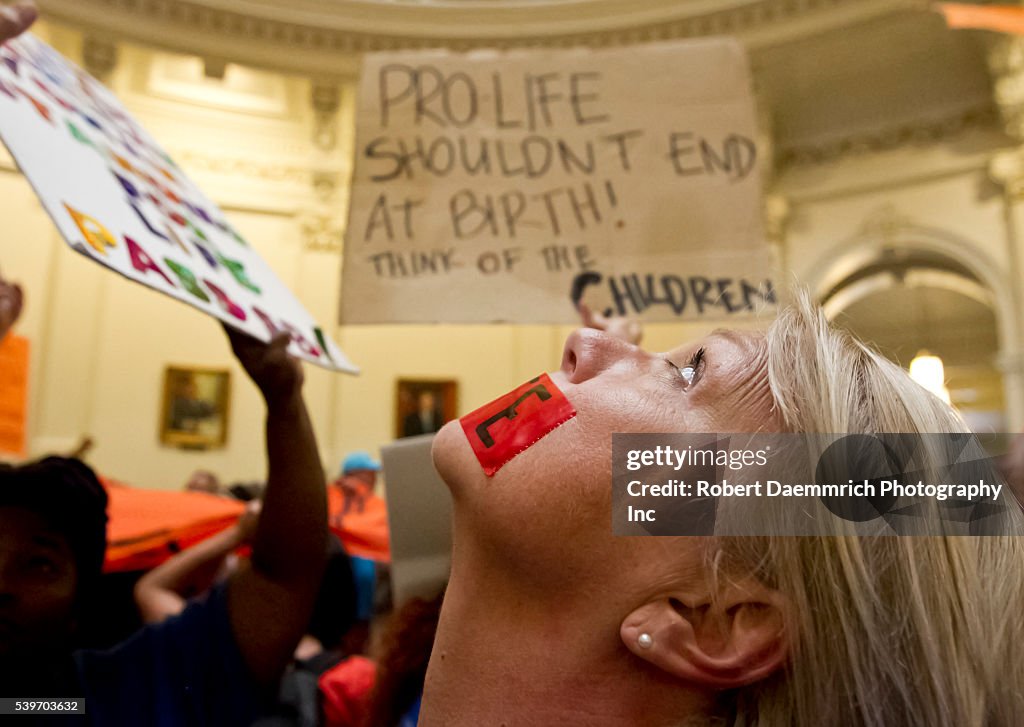 USA - Protesters Disrupt Debate on Abortion Bill at Texas Capitol