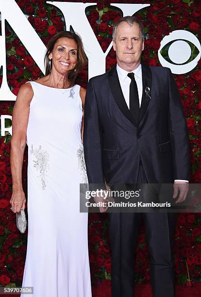 Actor Jeff Daniels and Kathleen Rosemary Treado attend 70th Annual Tony Awards - Arrivals at Beacon Theatre on June 12, 2016 in New York City.