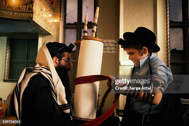 Master Rabbi Rabbi Teaching Photos and Premium High Res Pictures - Getty Images