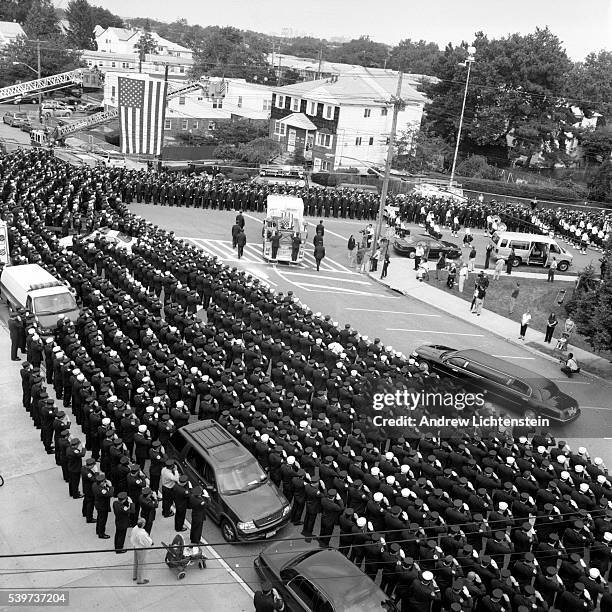 Mike Ragusa Firefighter Michael Ragusa Photos et images de collection - Getty Images
