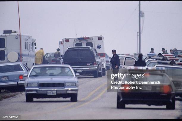 SIEGE AROUND THE DAVIDIAN SECT IN WACO