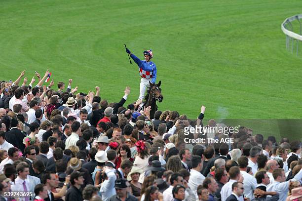 Cox Plate Day Jockey Glen Boss on champion mare Makybe Diva after defeating Lotteria and Fields of Omah, 22 October 2005. The AGE Picture by VINCE...