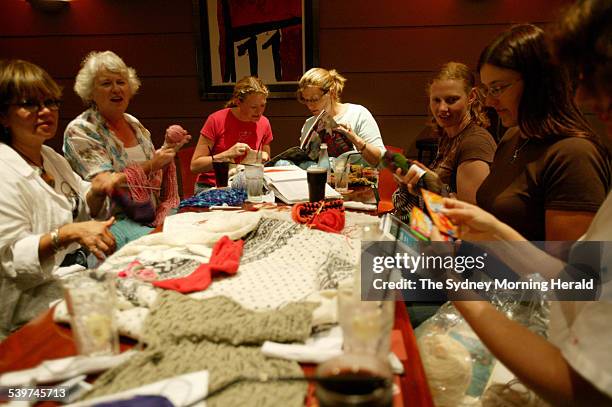 Spectrum Knitters Club in North Sydney. Margot Egner, Doris Gordon, Kim Crawford, Lisa Gordon, Meg Sawyer, Lyndal Harrison, 24 January 2006. SMH...