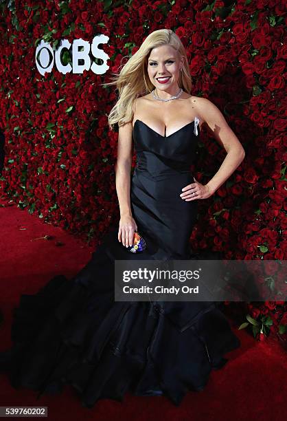 Actress Megan Hilty attends the 70th Annual Tony Awards at The Beacon Theatre on June 12, 2016 in New York City.