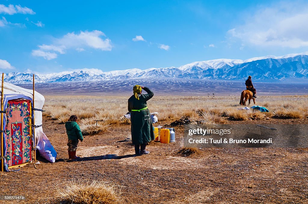 Mongolia, nomad camp, departure for hunting