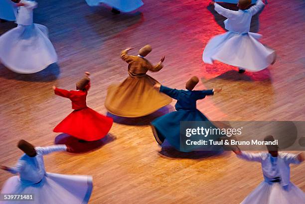 whirling dervishes, konya, turkey - sufismo imagens e fotografias de stock