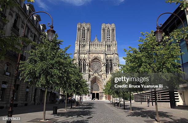 facade of reims cathedral - reims stock-fotos und bilder