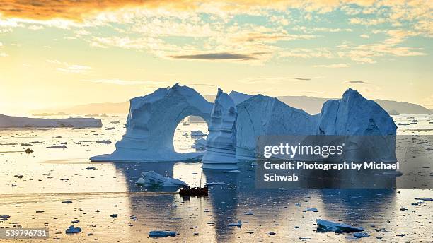 night light - fiorde de gelo de ilulissat imagens e fotografias de stock