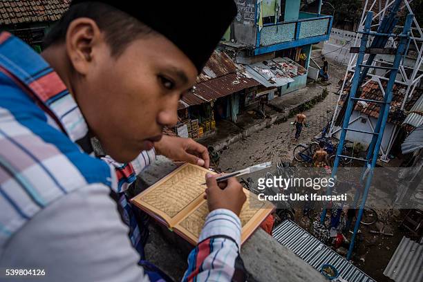 Student learns Islamic scriptures on the roof top in the islamic boarding school Lirboyo during the holy month of Ramadan on June 9, 2016 in Kediri,...