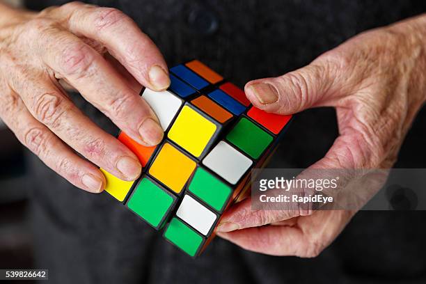 rubiks cube, problem solving, aging, frustration, confusion, mental health, puzzle, - rubik's cube stockfoto's en -beelden