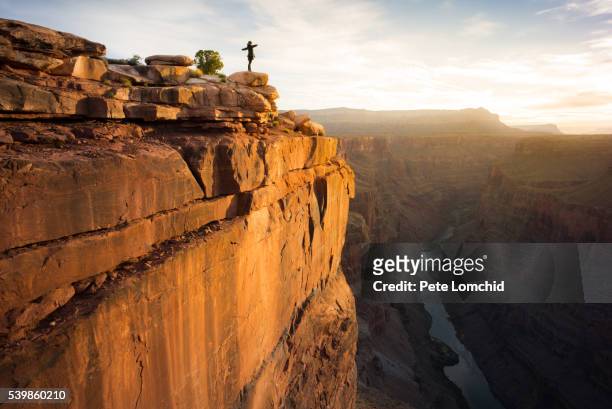 in the morning cliff - versante nord del grand canyon foto e immagini stock